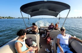 Sun Tracker Party Barge 21ft Brand NEW 2022 Party Boat 10 people...