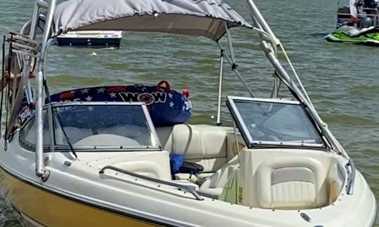 Stingray Wake Boat for rent on Grapevine or Lewisville Lake