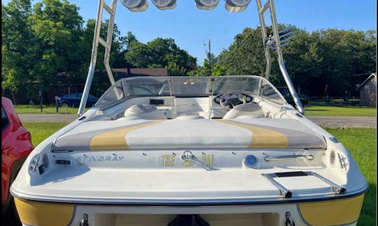 Stingray Wake Boat for rent on Grapevine or Lewisville Lake