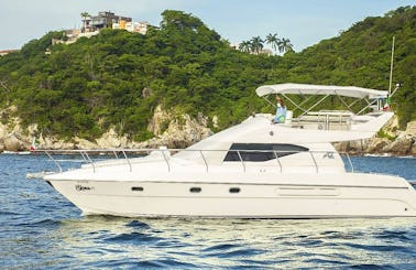 Deluxe 41ft Yacht to visit the Bays of Huatulco