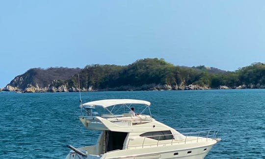 Deluxe 41ft Yacht to visit the Bays of Huatulco