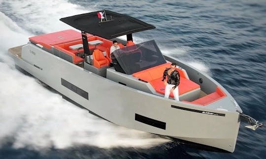 マリーナイビサでのAnitta D42モーターヨットのレンタル