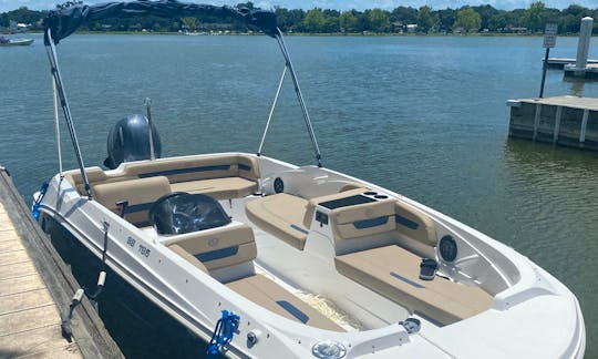 Hurricane Deck Boat for up to 10 people in Leesburg