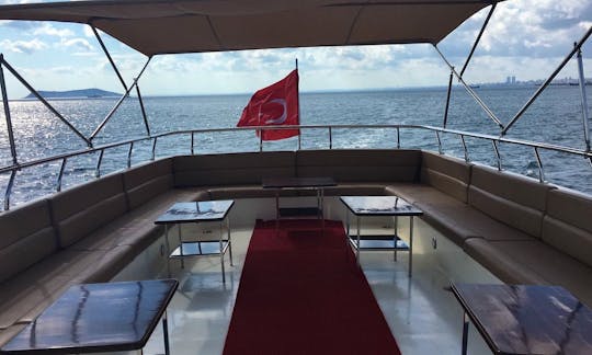 20 Person VIP Boat Tour In Istanbul