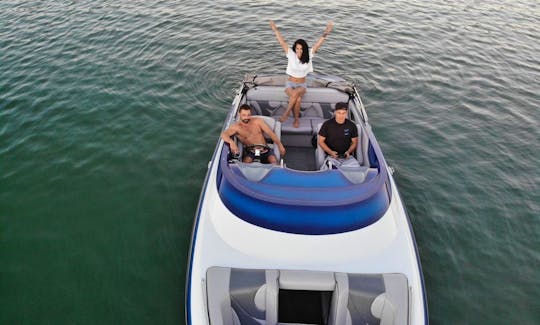 28' Essex Powerboat - Perfect for Lake Havasu and the Colorado River