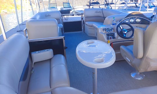 22 foot Bently Pontoon ready to cruise your group in Coeur d'Alene