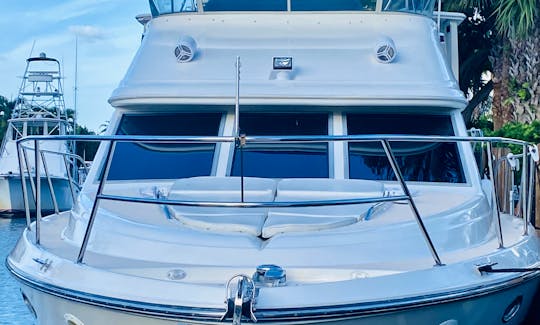 Beautiful 43’ Flybridge Yacht-CAPTAIN&FUEL INCLUDED