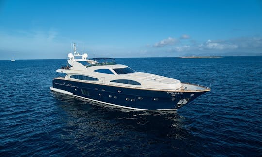 Astondoa 102 GLX Power Mega Yacht Rental in Eivissa, Illes Balears