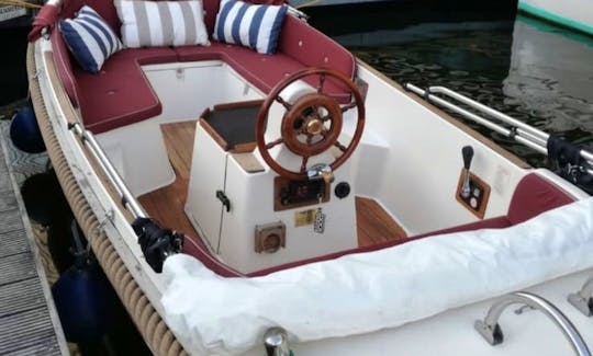 Private Boat for up to 6 people - Wato 510
