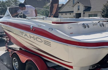 ***20ft. Tahoe Q6 seating up to 9 guests!***