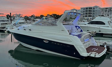 Un superbe yacht à moteur Regal Commodore 2760 de 2000 pour toutes les occasions, prêt à louer à Boston, dans le Massachusetts