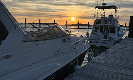 A stunning 2000 Regal Commodore 2760 Motor Yacht for any occasion ready to rent in Boston, Massachussets