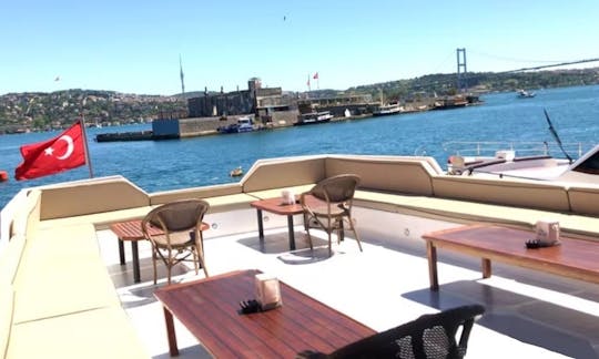 Increíble recorrido en barco VIP para 25 personas en Estambul