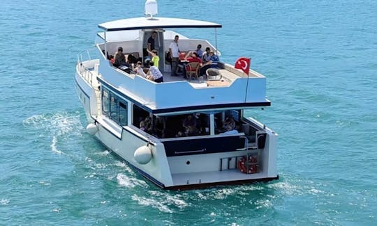 Incroyable excursion en bateau VIP pour 25 personnes à Istanbul