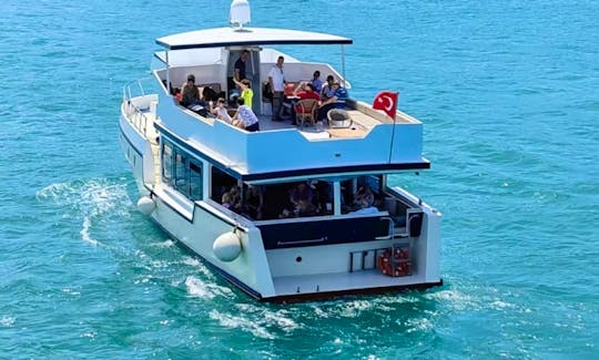 Amazing 25 Person VIP Boat Tour In Istanbul