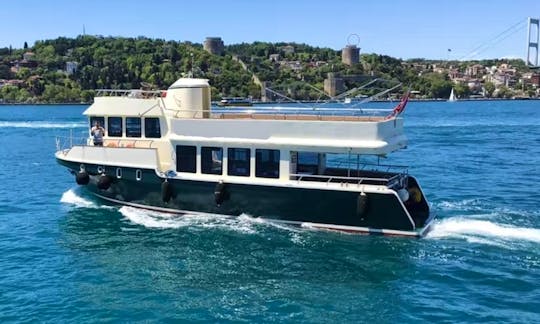 30 Person VIP Boat Tour In Istanbul