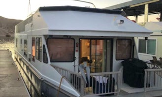 Houseboat for Daily Rental in Morristown Arizona