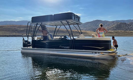 Lux Party Tritoon for rent in Pineflats lake , CA