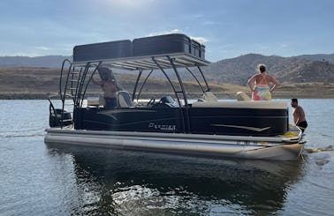 Luxury Party Tritoon for rent in Pineflats lake , CA
