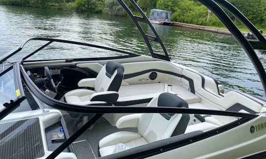 2016 Yamaha AR 240 Jet Boat for Charter in Toronto!