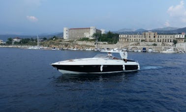 Yate a motor Primatist 42 Hard Top en alquiler en Hvar