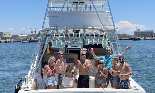 33ft Party Cruiser in San Diego Bay (Up to 12 guests)