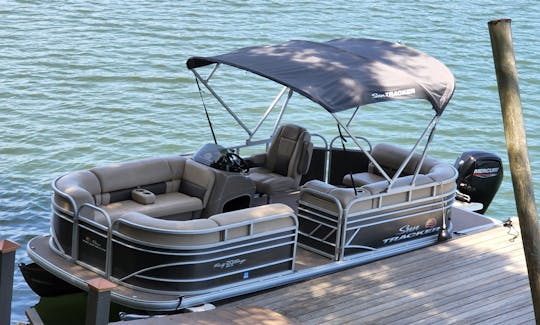 Alquiler de pontones Sun Tracker Party Barge Dlx de 20 pies en Charlotte, Carolina del Norte