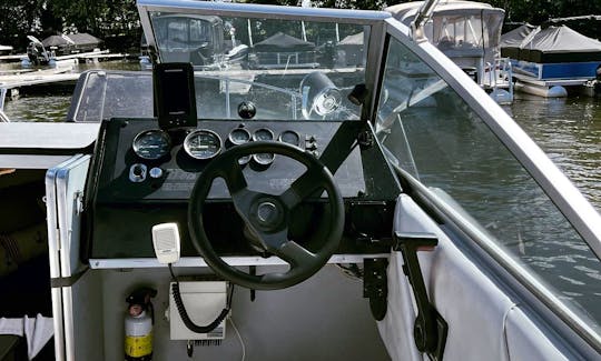 Seaward 2252 Electricboat for rent in Venise-en-Québec