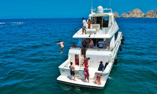 90ft Power Mega Yacht for 20 people in Cabo San Lucas