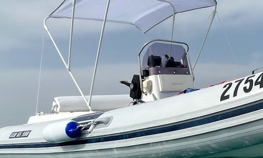 Explore las hermosas aguas de Rovinj a bordo del Jonhson 140 RIB