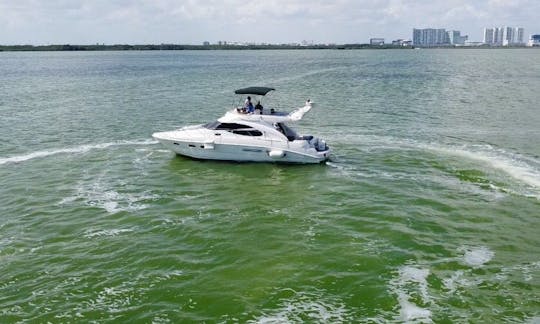 Alquiler de yates Sealine de 45 pies en Cancún e Isla Mujeres para 14 personas