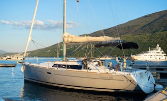 Beneteau, Oceanis 34' Sailing Adventure in Boka Bay