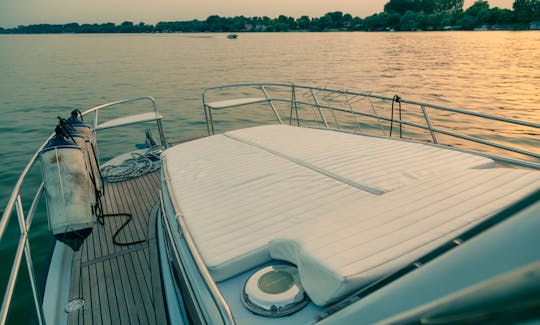 Luxury Motor Yacht for Daily Charter in Beograd