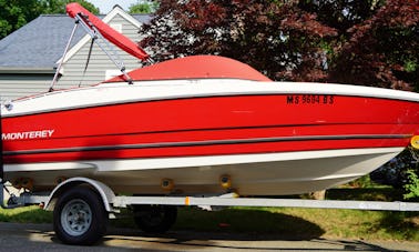 Luxury Monterey Bowrider for 8 Passenger