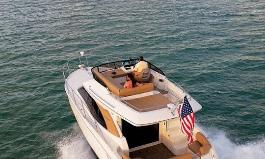 Flybridge Motor Yacht for Charter in Kirkland