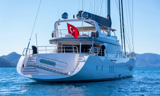 131ft Luxury Sailing Mega Yacht with 5 Cabins  - platin yachting