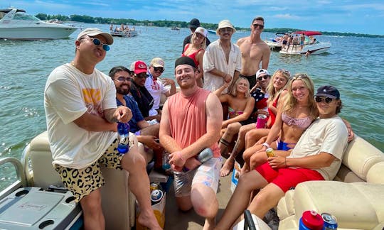 Up to 14 people Cruise Lake Minnetonka Bars, Bachelorette Parties and Big Island Hang Out