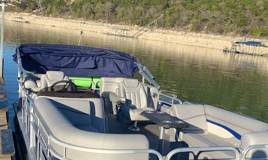 Bennington 24ft Tritoon for Rent in Lake Travis (captained only)