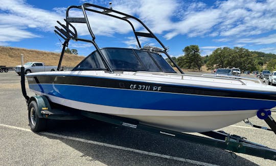Powerboat for 7 people in Sacramento, California