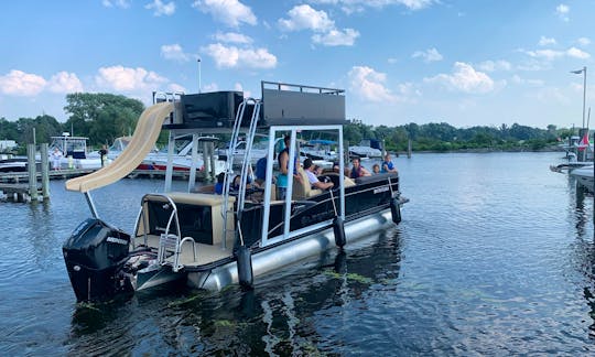 Legend Pontoon Boat Rental on Lake Simcoe, Ontario