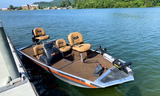 BassTracker Fishing Boat Humminbird MinnKota Mercury 4-Stroke Rental in Guntersville, Alabama