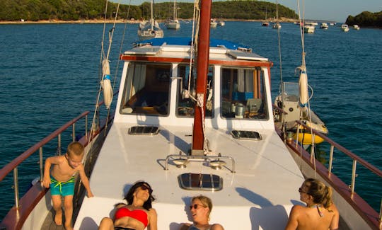 Tour with our Beautiful 46ft Wooden Sailer from Banjole!