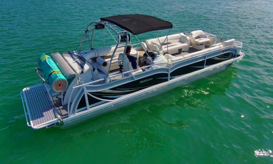 The nicest luxury tritoon availble in all of Austin for rent