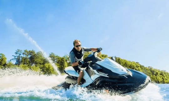 Yamaha EX Deluxe Jet Ski for Rent in Muskoka Lakes