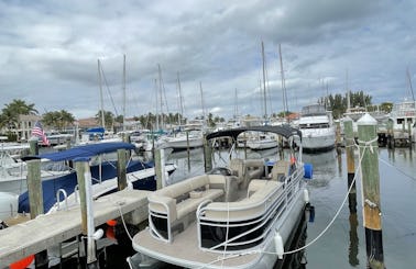 Luxury pontoon boat rentals in miami