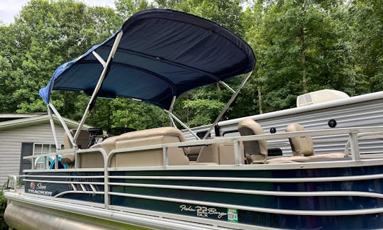 Fun on the Water with 22ft Sun tracker Pontoon Boat in Liberty, South Carolina