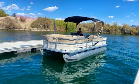 22ft SunTracker Pontoon Party Barge Rental Daily - BEST DEAL IN TOWN