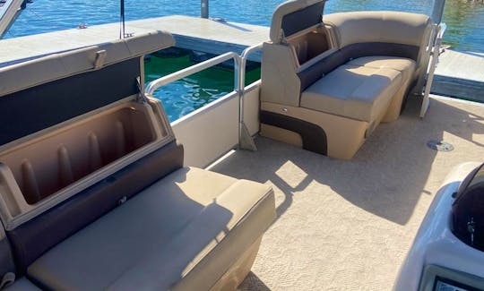 22ft SunTracker Pontoon Party Barge Rental Daily - BEST DEAL IN TOWN
