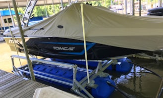 23ft MB Tomcat Wake Surfing Boat available on Sacramento River
