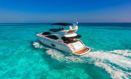 Amazing 64ft Flybridge yacht in Cancún and isla mujeres holds 20 person!